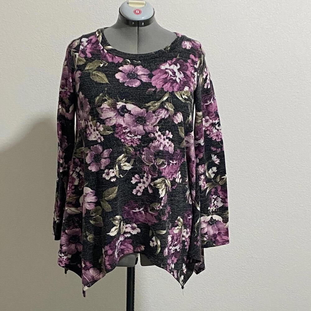 143 Story Floral Long Sleeve Asymmetrical Hem Knit Top Black Purple Small Medium